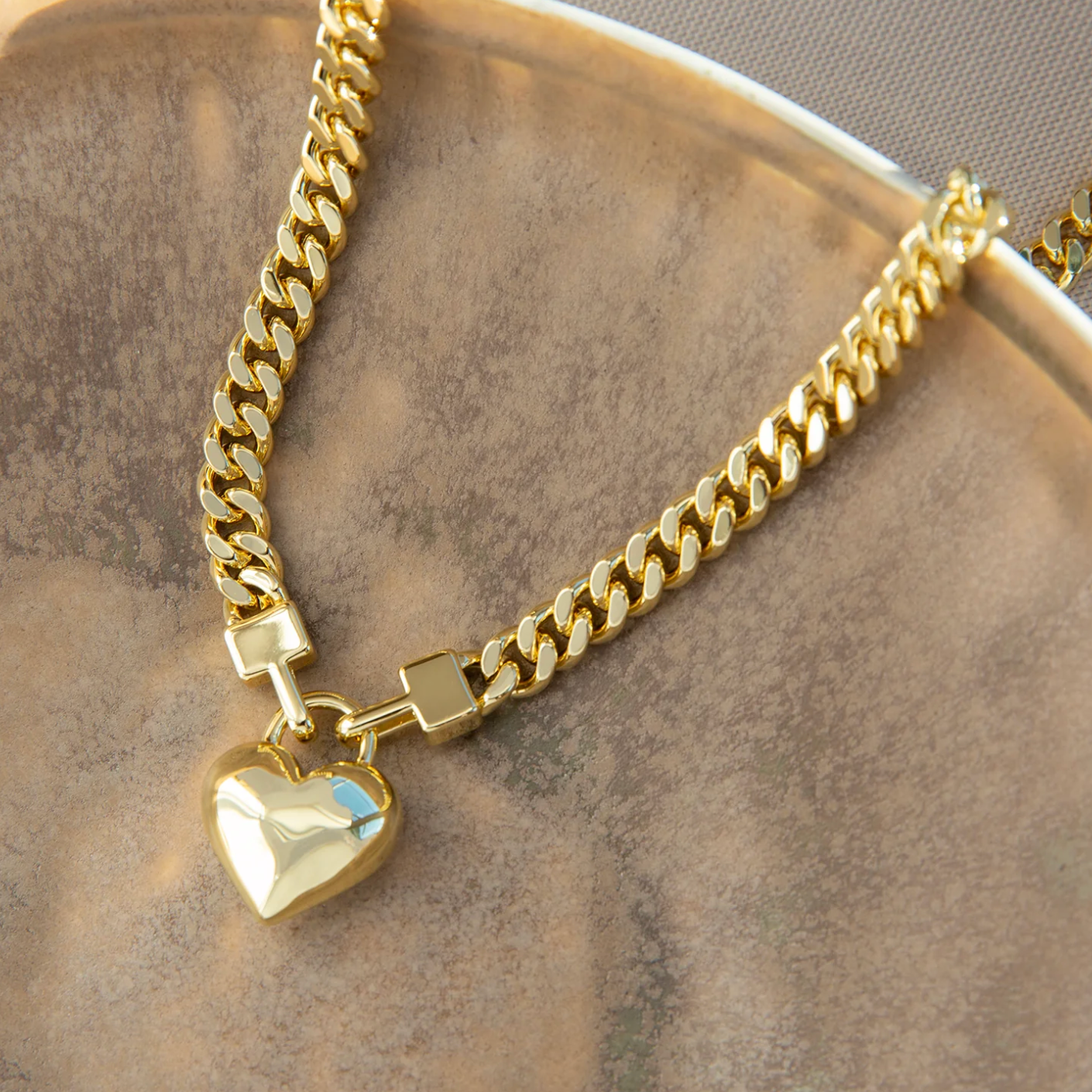 3387N Curb Chain Necklace With Heart Pendant